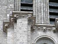 Blois - Eglise Saint Nicolas, Corniche, Tetes de monstres (00)